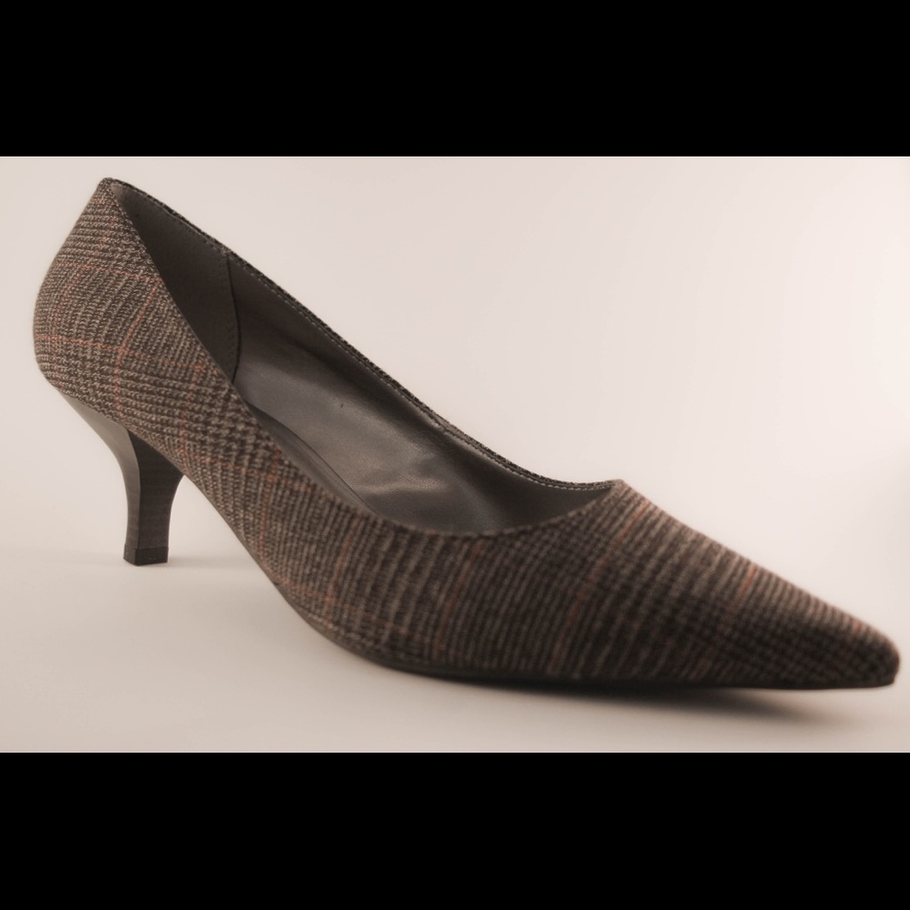 Brown plaid Croft & Barrow size 9 pumps